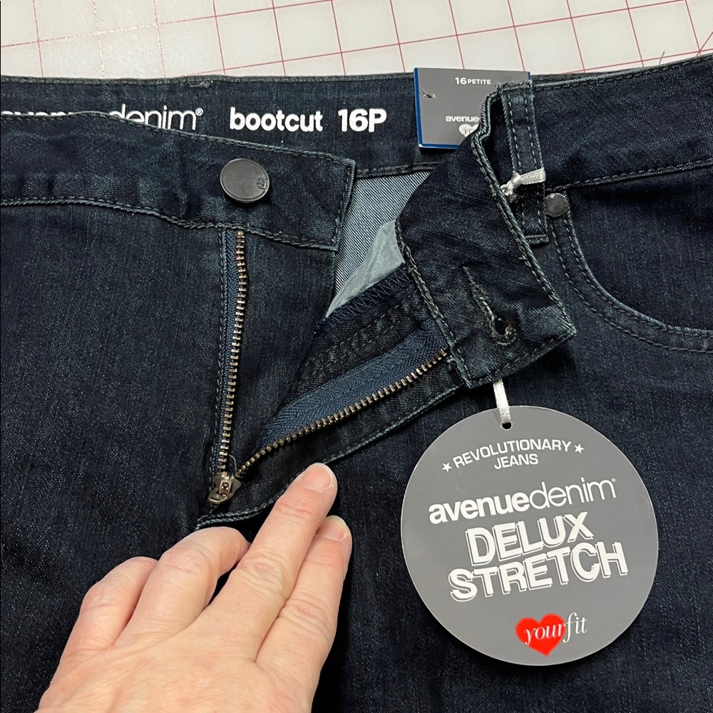 AVENUE NWT Casual Weekend Work Deluxe Stretch Dark Wash Bootcut Denim Jeans 16P - Picture 7 of 16